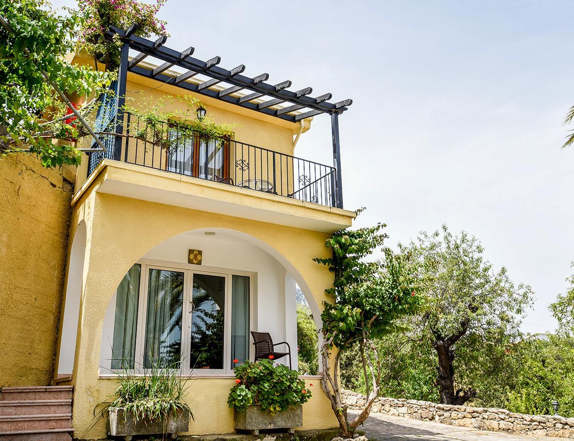 Albergue Bellapais Gardens Exterior foto