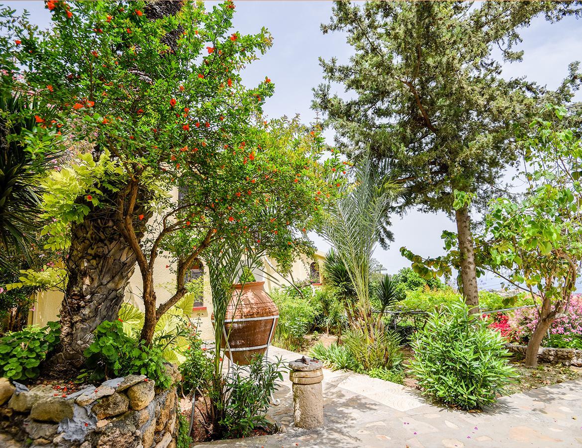 Albergue Bellapais Gardens Exterior foto